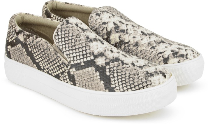 steve madden beige slip ons