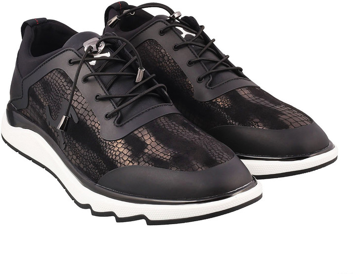 mochi sports shoes