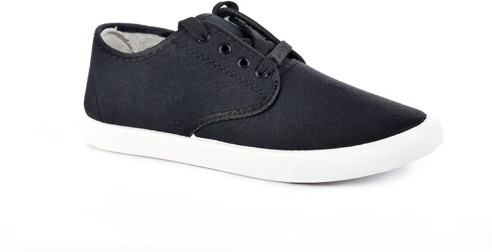 black casual canvas shoes