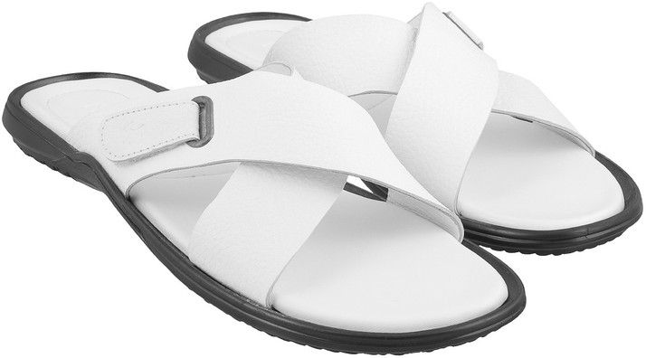 mochi sandals flipkart