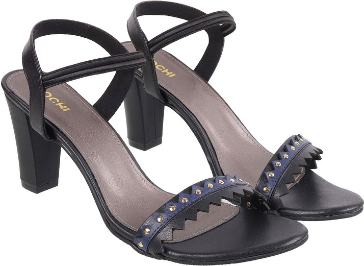 mochi sandals flipkart