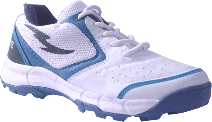 cricket shoes under 3