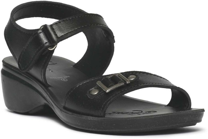 paragon sandals flipkart