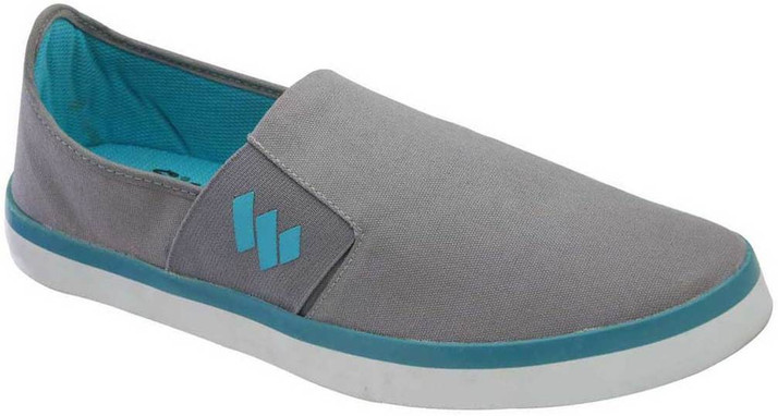 walkaroo canvas shoes