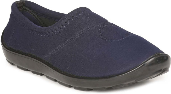 paragon canvas shoes price