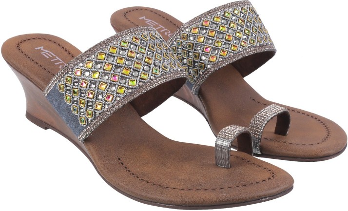 metro chappals for ladies