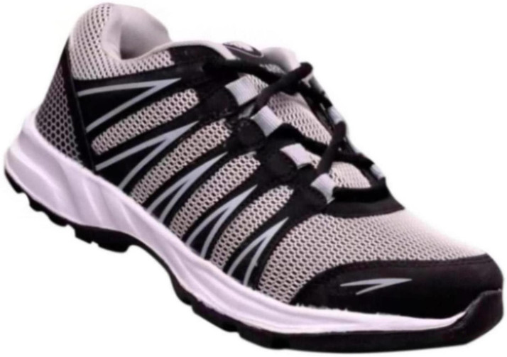 boys cross training shoes