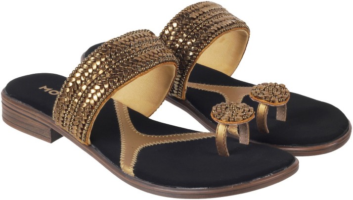 mochi sandals flipkart