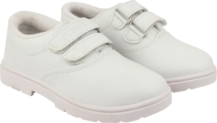 white shoes for boy flipkart