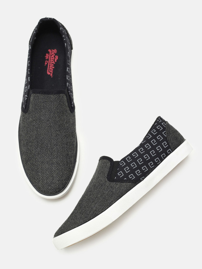 roadster shoes flipkart