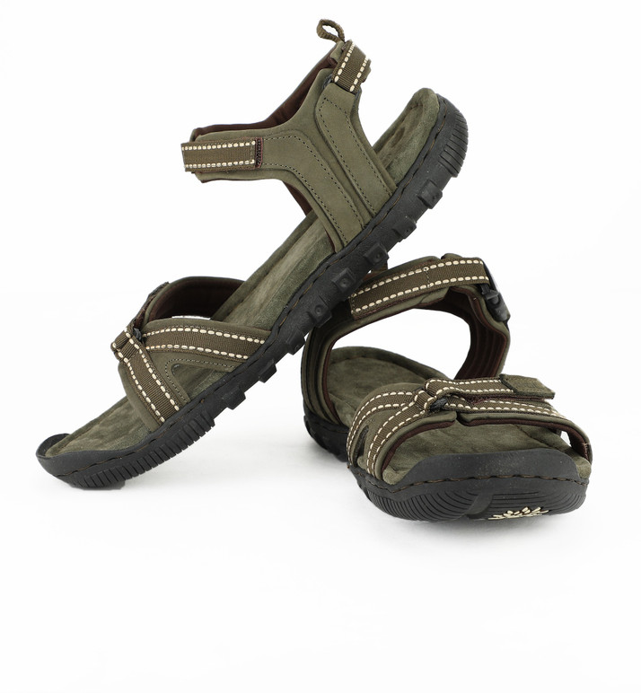 woodland chappals flipkart