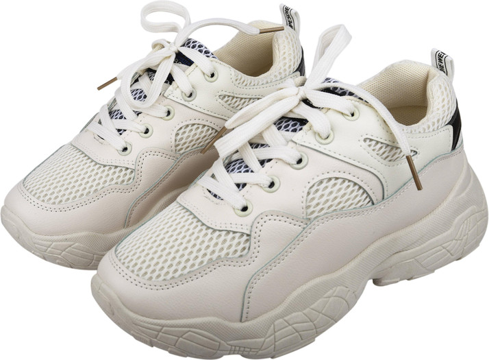 latest sports shoes for girls