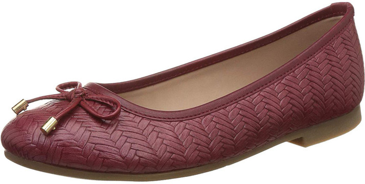 red ballerina flats