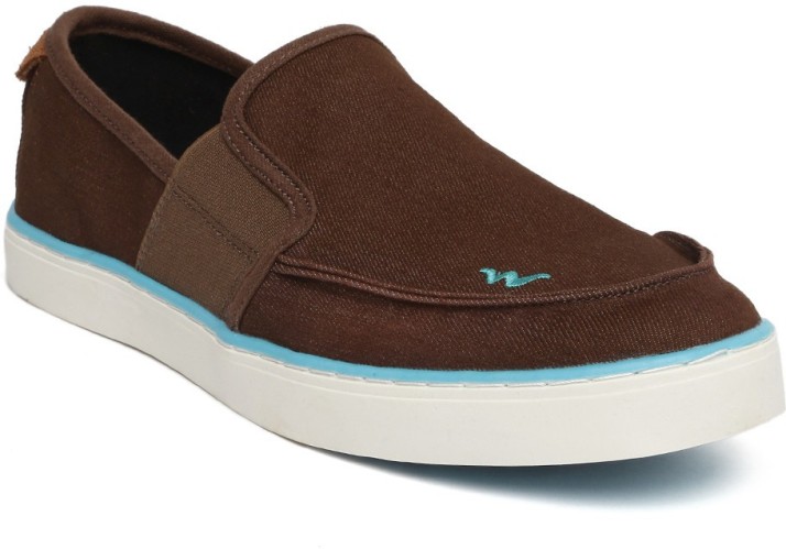 wildcraft slip ons