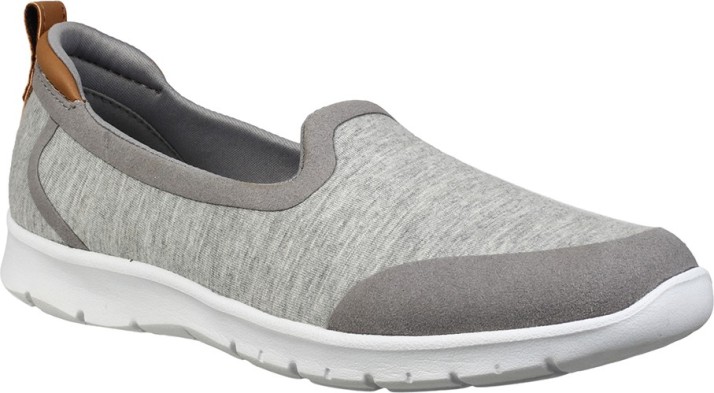 clarks walking shoes womens