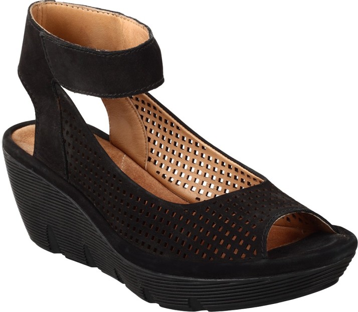 clarks ladies black wedge shoes