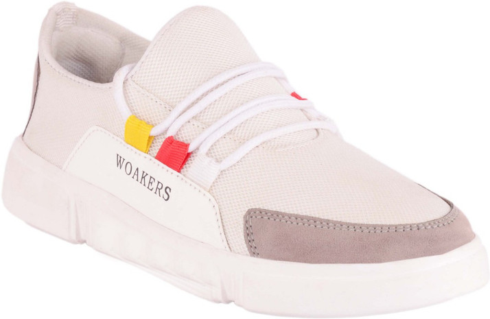 woakers sports shoes