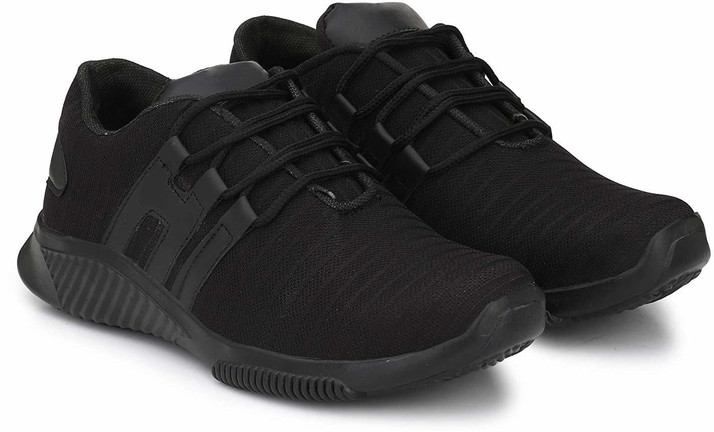 black sports shoes flipkart