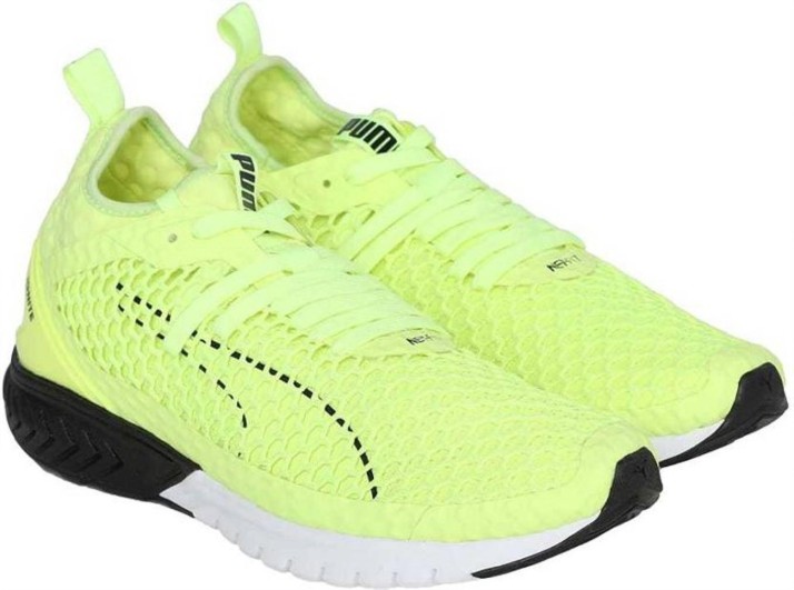 puma green sports shoes