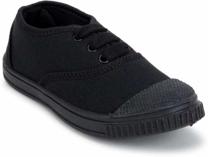 boys black tennis shoes