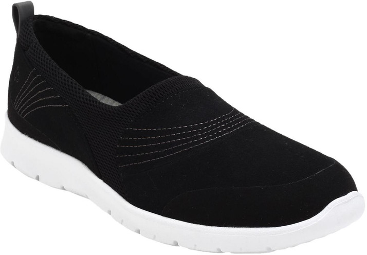 clarks women's slip on sneakers