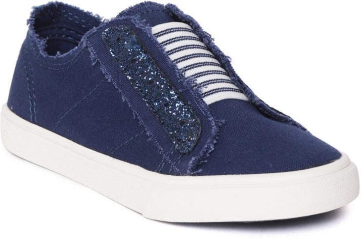 benetton blue sneakers