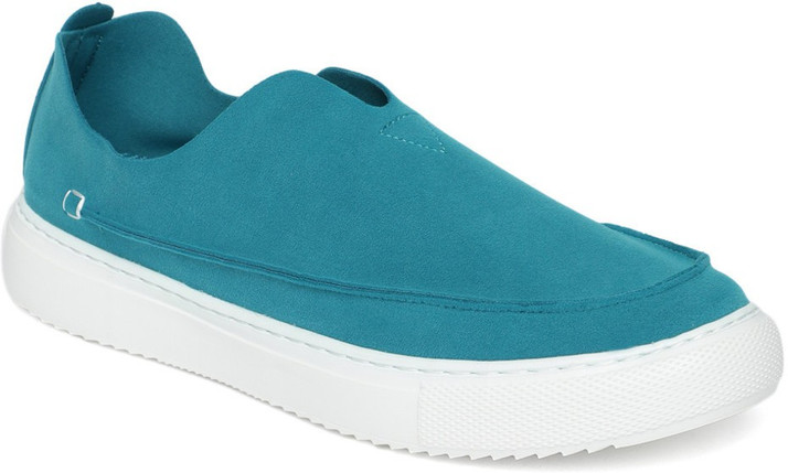 wildcraft slip on sneakers