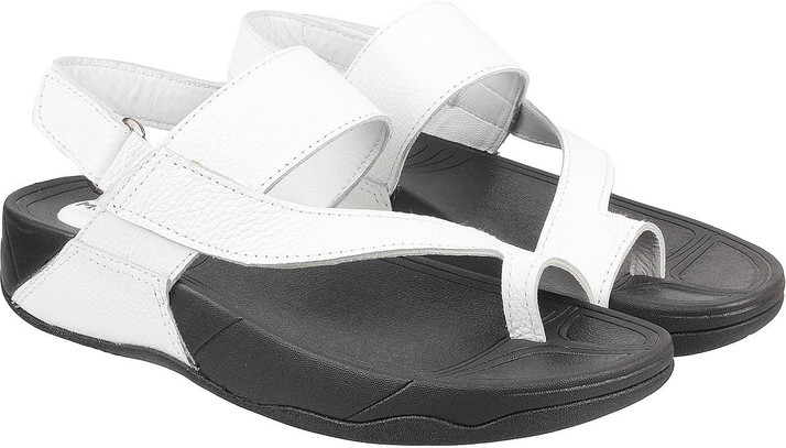 mochi white chappal