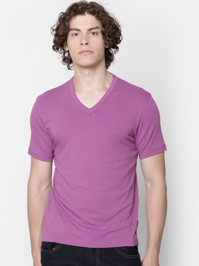 purple t shirt outfit mens