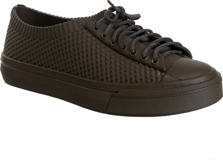 waterproof casual sneakers