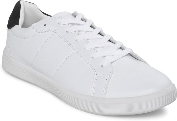 red tape white walking shoes