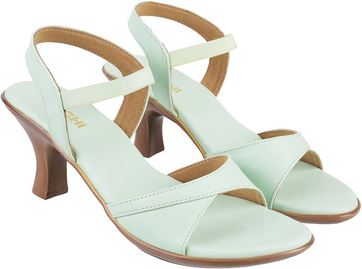 mochi sandals flipkart