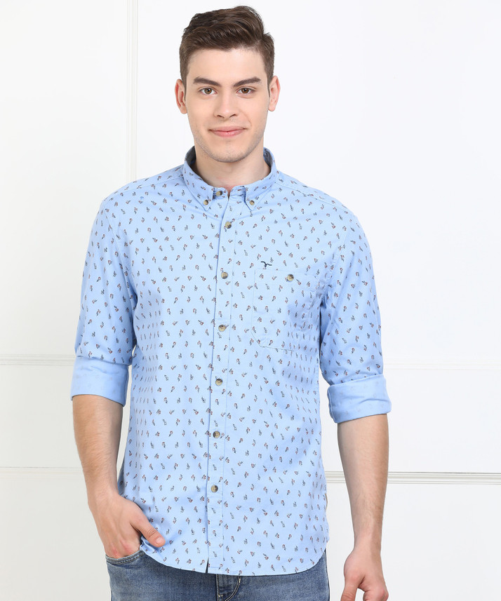 maroon shirt with light blue jeans