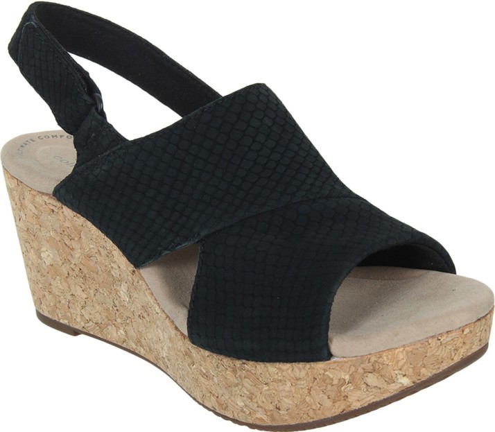 black wedges online