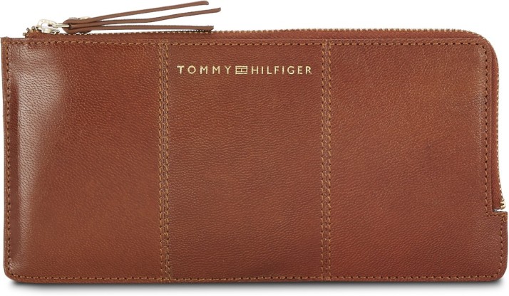 tan tommy hilfiger purse