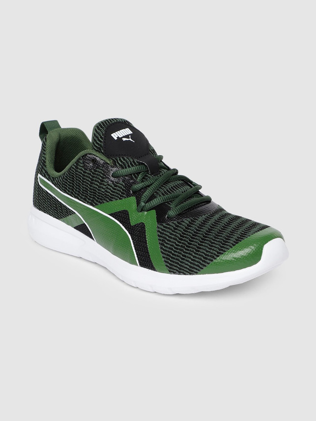 puma green sports shoes