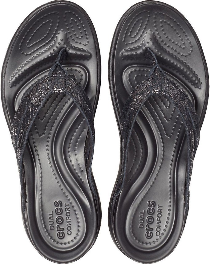 crocs dual comfort flip flops