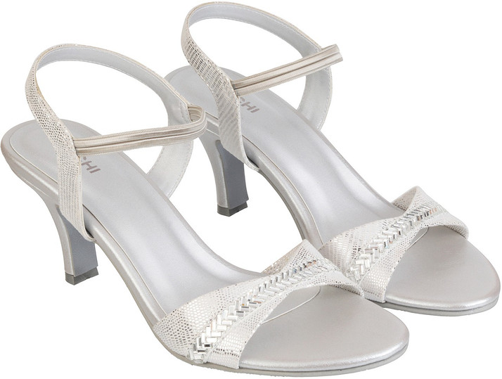 mochi sandals flipkart