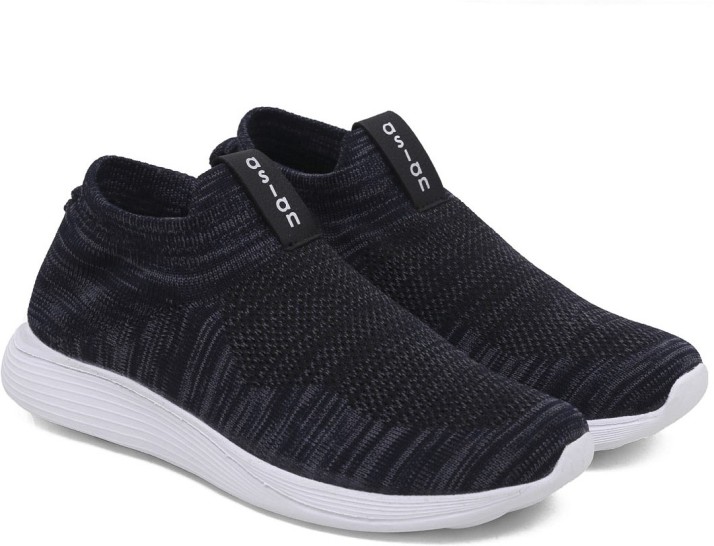 laceless sports shoes