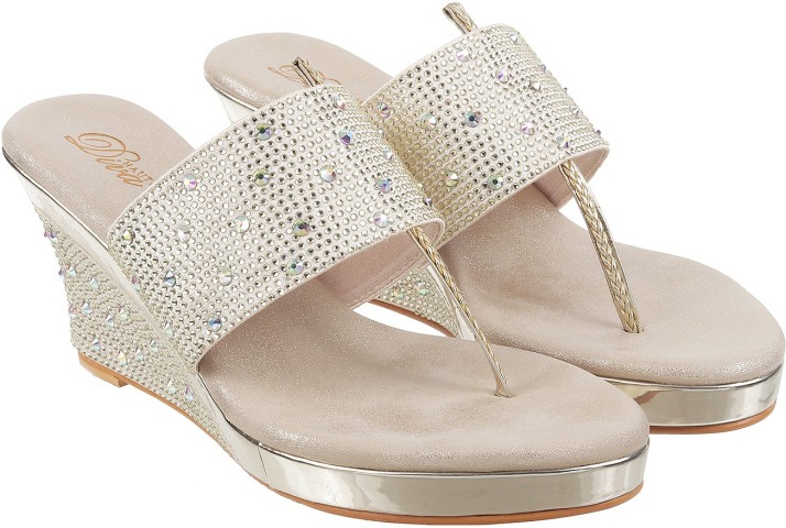 mochi sandals flipkart