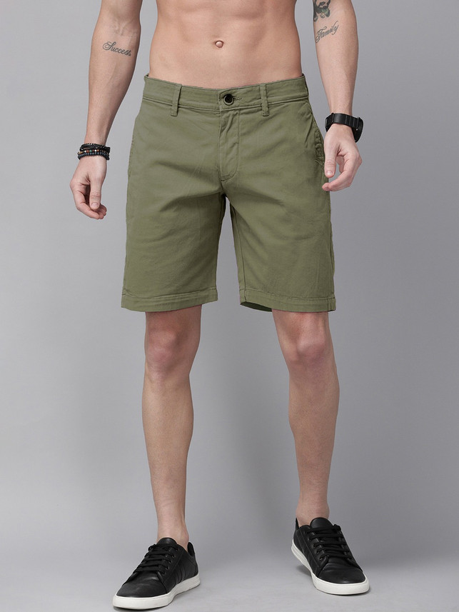 Sarona Solid Men Green Chino Shorts 
