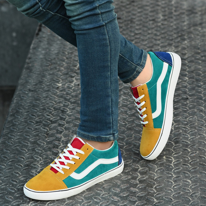 branded casual shoes