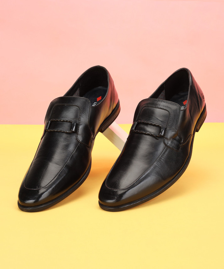 mens 7.5 shoes in women's