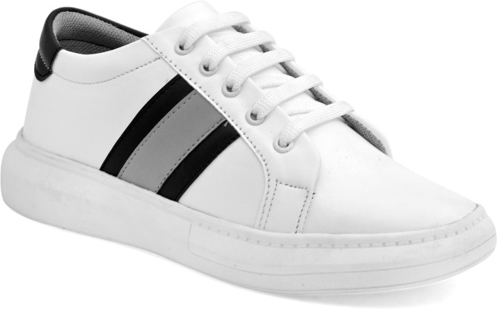 roadster shoes on flipkart