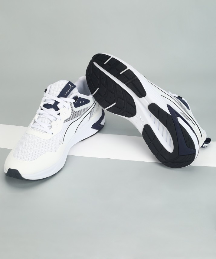 white puma gym shoes