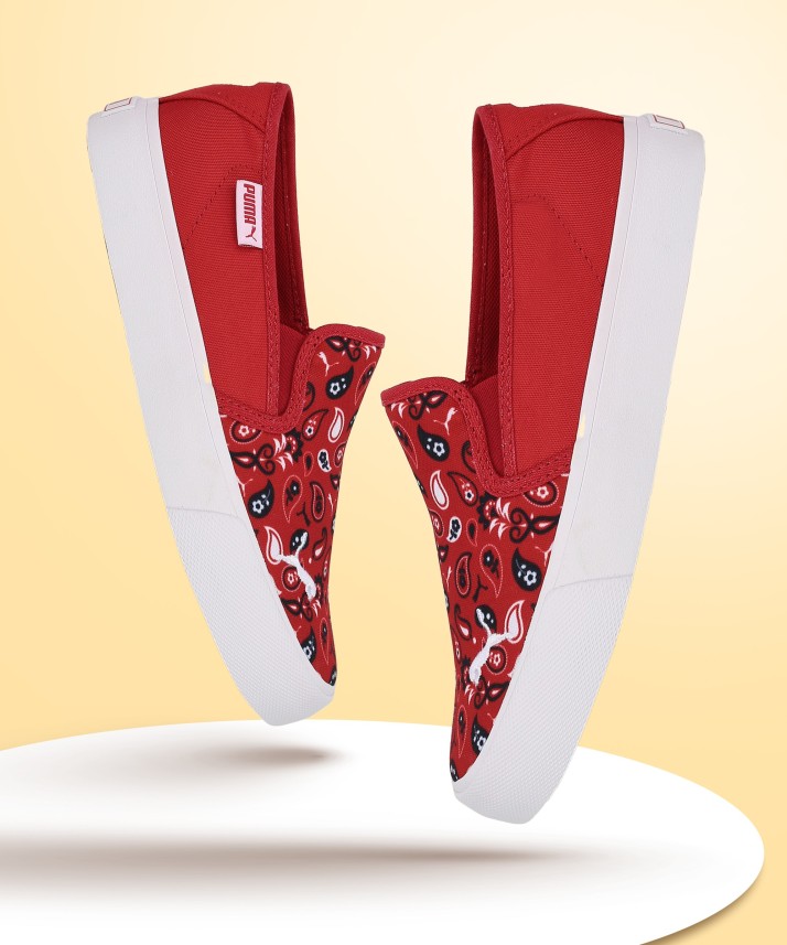 red bandana pumas