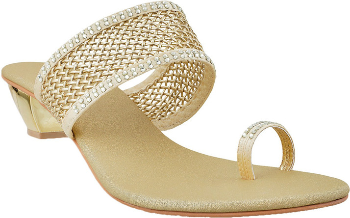 mochi sandals flipkart
