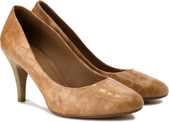 clarks ladies tan shoes