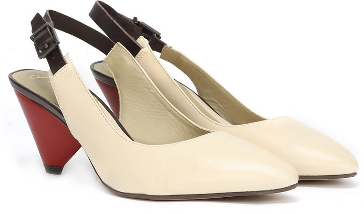 clarks pumps beige