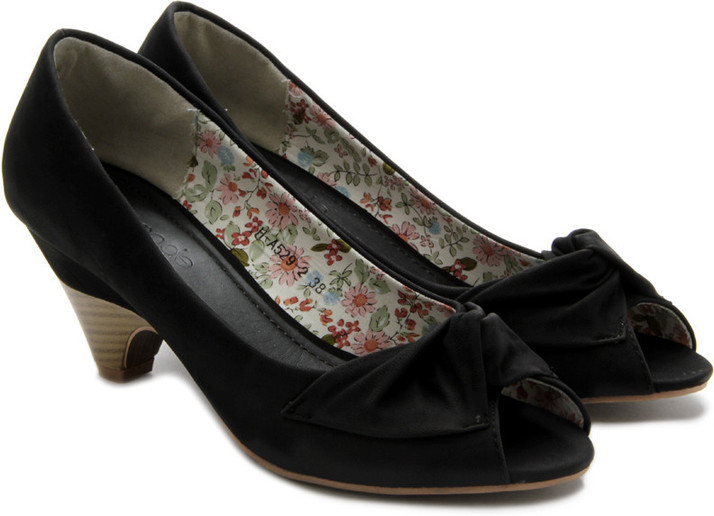 tresmode black heels